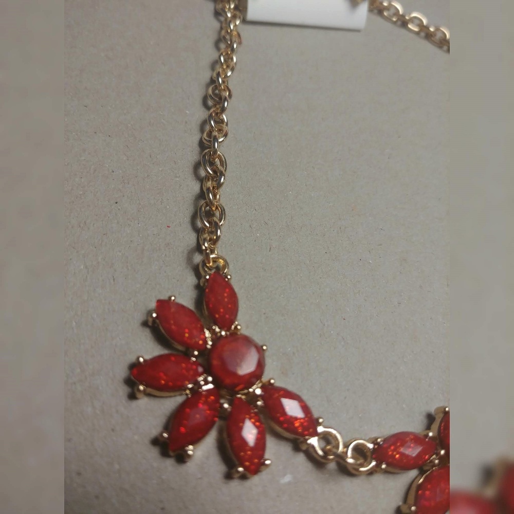 Statement red necklace with earrings - Picture 7 of 7